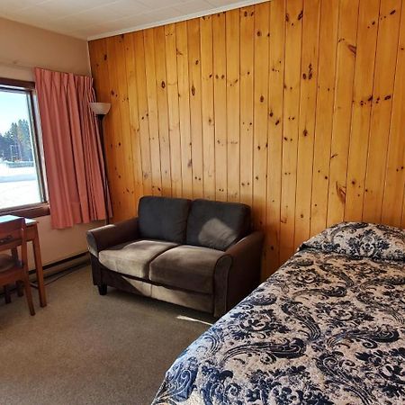 سانت دونات دو مونتكالم Motel Le Fleuron المظهر الخارجي الصورة